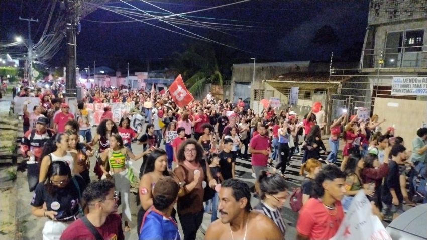 Estudantes vão às ruas de Maceió em ato de apoio a Lula
