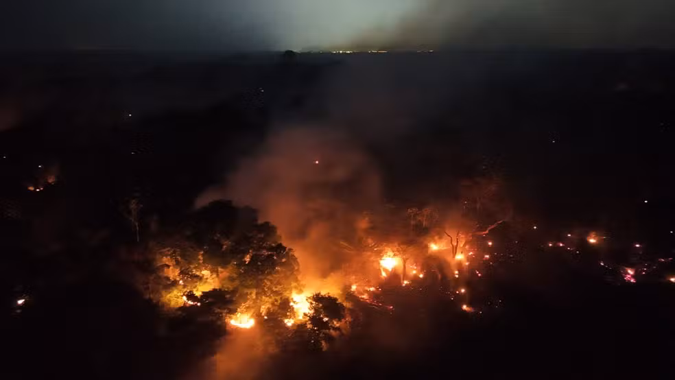 Governo envia aviões e reforço ao AM para combater o avanço do fogo