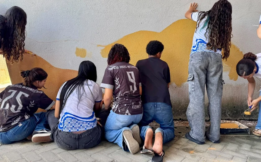 Projeto ensina estudantes a criar tintas com terra em Marechal Deodoro
