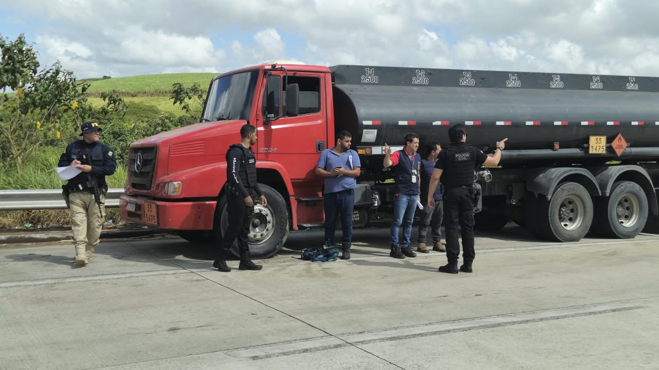 Polícia Civil atua em operação integrada para fiscalizar caminhões-tanque em Alagoas