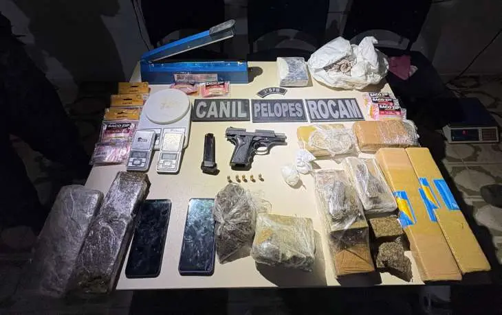 Mais de 7 kg de drogas são encontrados em paredes de barraco em Arapiraca