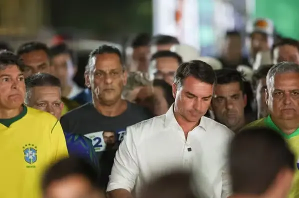 Flávio Bolsonaro ficará sem cargo e sem foro privilegiado em 2027