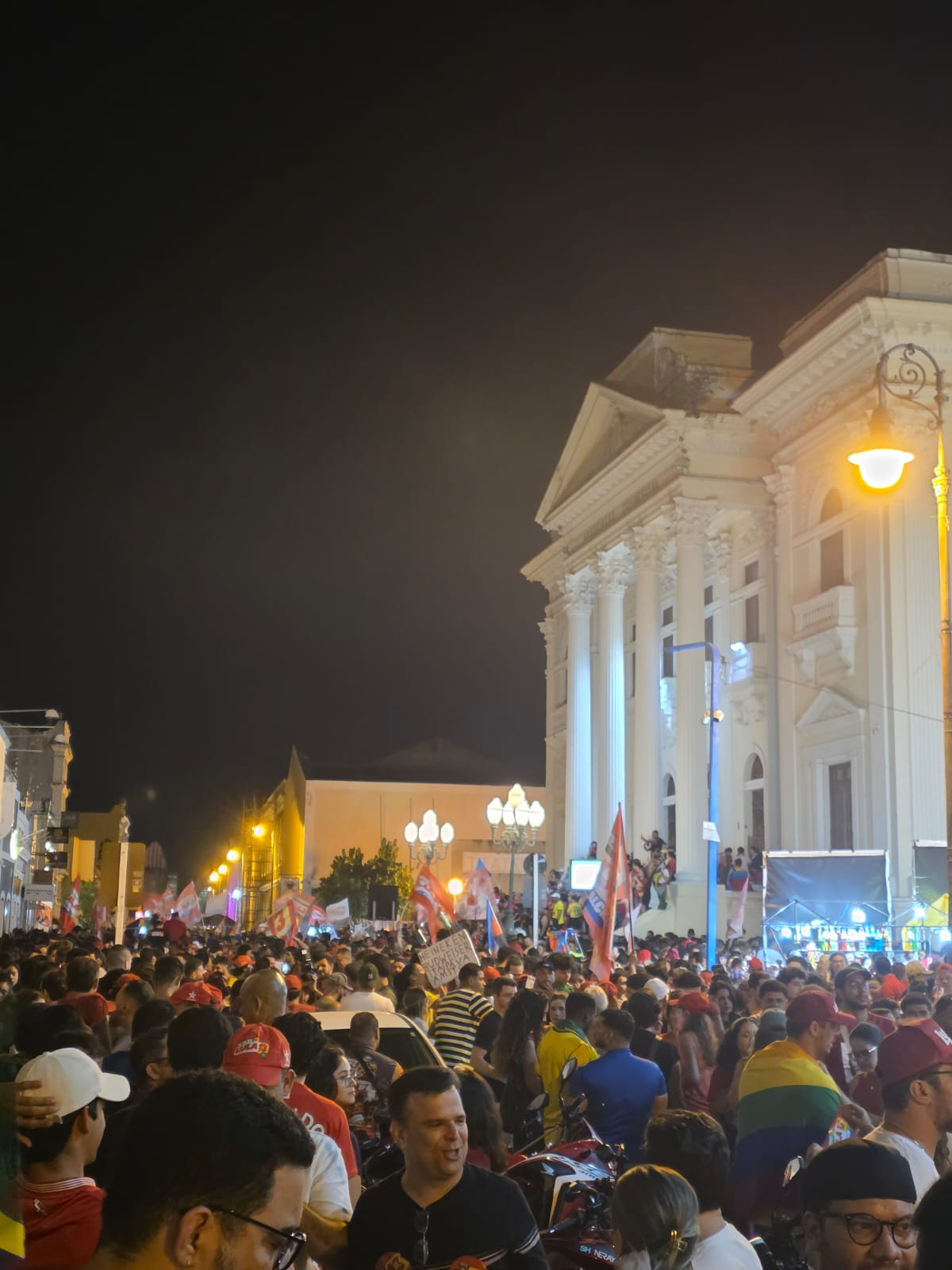 Apoiadores de Lula se mobilizam em festa no bairro histórico do Jaraguá