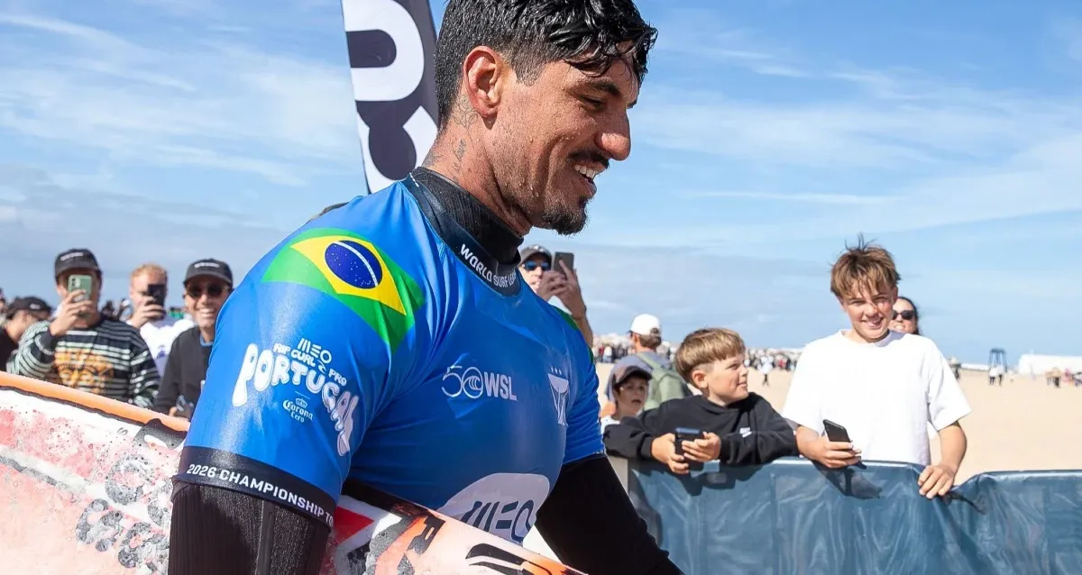 Gabriel Medina vence Italo Ferreira e vai à final em Peniche