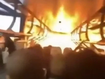 Vídeo: Trem pega fogo no Centro de São Paulo e paralisa linhas de metrô