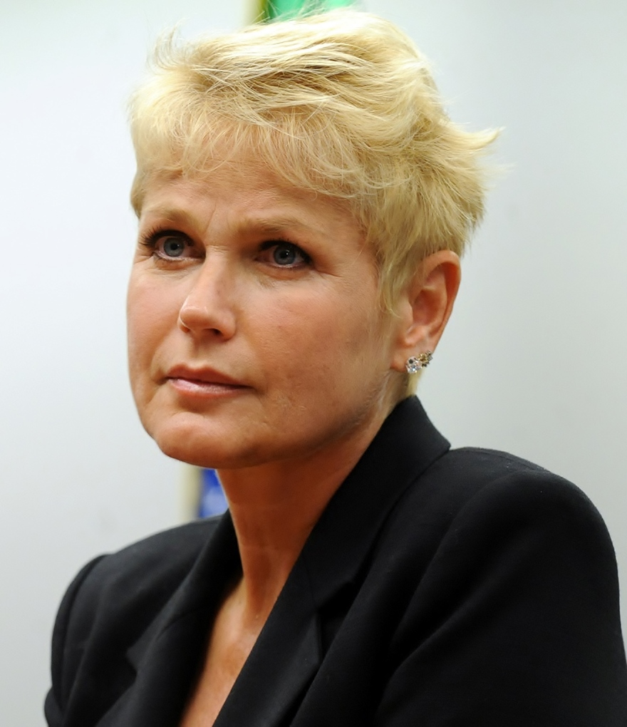 Xuxa recorda em documentário abuso sexual que sofreu na infância